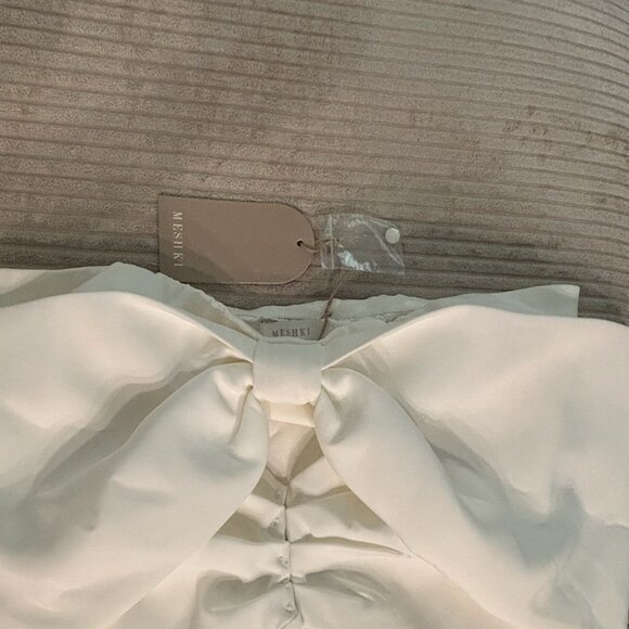 Meshki Best seller Gwyneth Off Shoulder Bow Mini Dress - White- Large - Picture 6 of 9